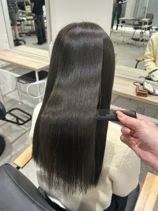 ミディアム 透け感ベージュ ／ミハルのヘアスタイル