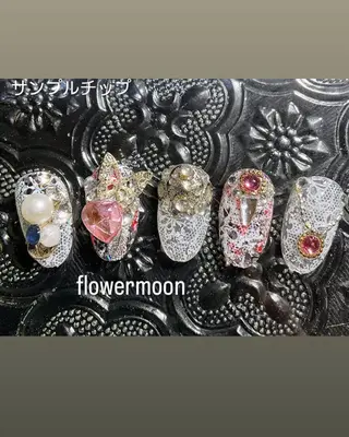 ネイル フラワー ムーンのネイルデザイン