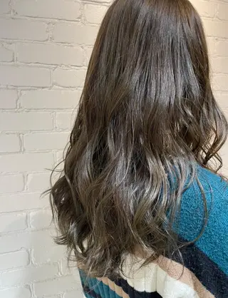 ロング カラー 小柳 歩美のヘアスタイル