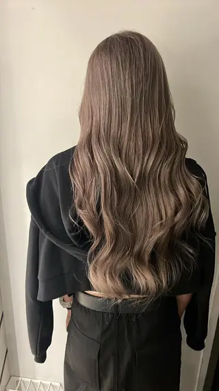 セミロング カラー ヘアアレンジ 🔥ハイトーンカラー ギャルNAOKI🔥のヘアスタイル