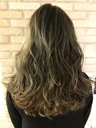 ロング カラー パーマ ヘアアレンジ キッズ マツエク・マツパ レイヤー＆カラー 人気美容師倉崎涼のヘアスタイル