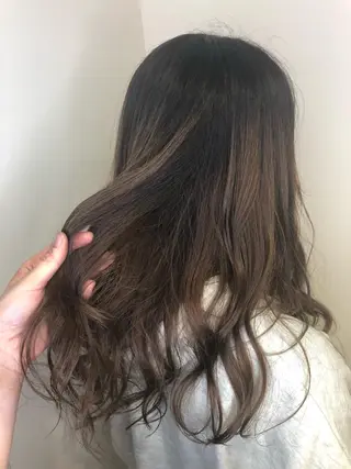 ロング カラー ウルフカット／吉村 桃子のヘアスタイル