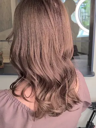 セミロング カラー ブリーチカラー🌈 嘉名 真樹のヘアスタイル