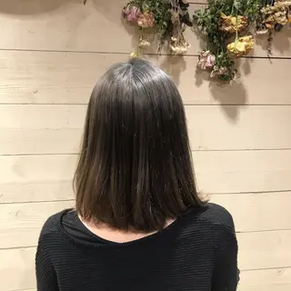 カラー クワハラ イオリのヘアスタイル