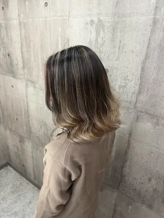 ミディアム Rlino所属・ﾊｲﾗｲﾄ/ﾚｲﾔｰ ｶｯﾄ/大嶽謙のヘアスタイル