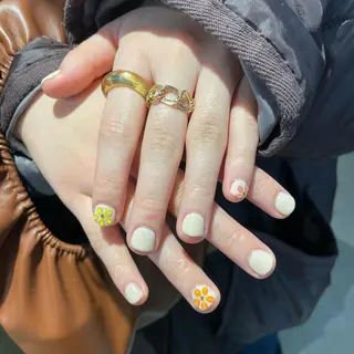 ネイル ﾔｽﾀﾞ ﾐﾅのネイルデザイン