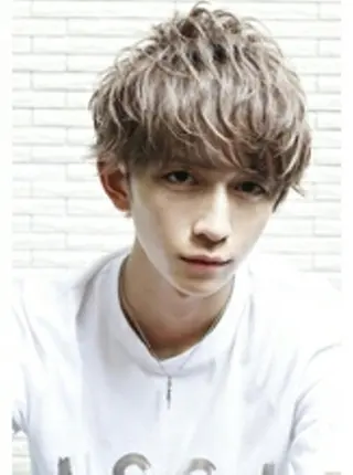 ショート カラー 田辺 侑未のヘアスタイル