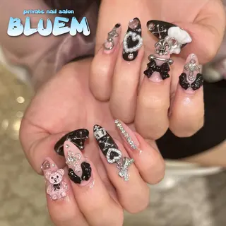 ネイル BLUEM なな🐶のネイルデザイン