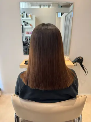 セミロング パーマ Eleanor spa&treatment 札幌店内にあるシェアサロン【WHITE】所属・シルクハイトーン / 髪質改善🦋MIKUのヘアスタイル