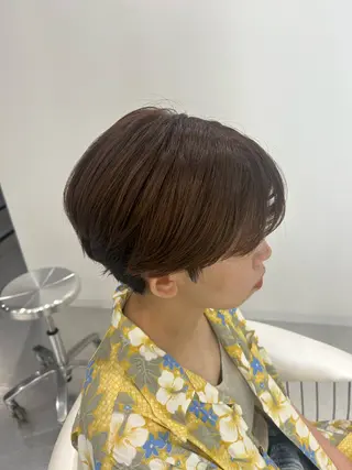 ショート あやめ🪽 オリーブ/ハイトーンのヘアスタイル