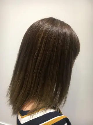 セミロング カラー 江原 彩華のヘアスタイル