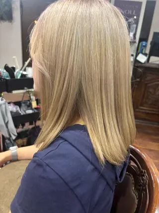 ミディアム カラー Doluce所属・岡宮 友紀子のヘアスタイル