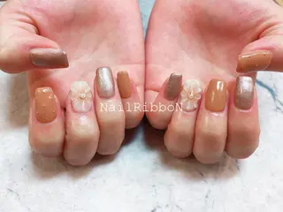 ネイル ネイルリボン 受付スタッフのネイルデザイン