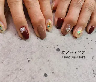 ミディアム ネイル ツメトマツゲ .のネイルデザイン