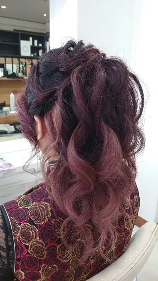 ロング ヘアアレンジ ｷﾝｼﾞｮｳ ｴﾅﾐのヘアスタイル