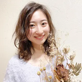 ミディアム カラー 栗林 惟のヘアスタイル