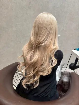 カラー Lond Le'a /ハイトーンカラーのヘアスタイル