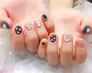 ショート カラー ネイル Q Free nailsのネイルデザイン