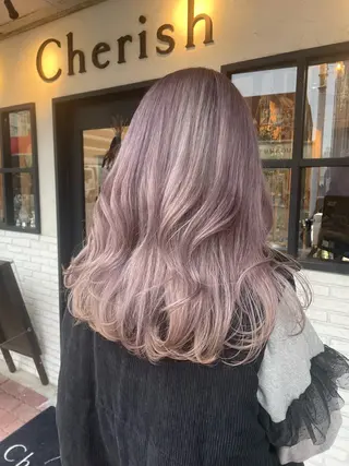 セミロング カラー 小坂 真子のヘアスタイル