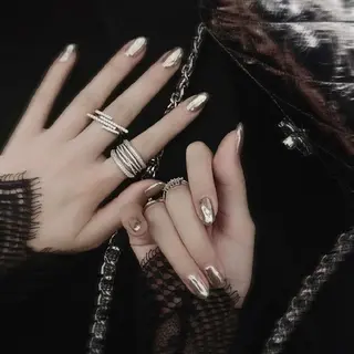 セミロング ネイル フィルイン、長さ出し 深爪矯正のネイルデザイン