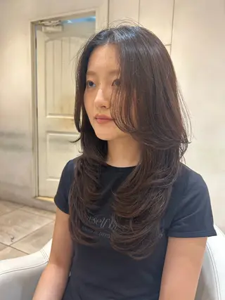 ロング レイヤーカット/ 透明感カラー/カナのヘアスタイル