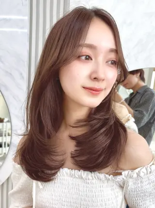 ミディアム レイヤーカット/ 顔まわり/アオイのヘアスタイル