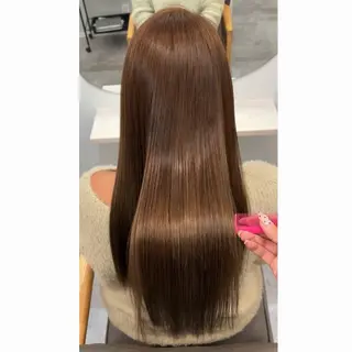 ロング カラー SOLÉ.所属・大久保 瑠泉のヘアスタイル