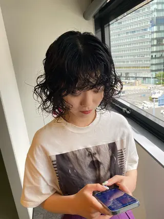 ミディアム カラー パーマ 髪と音処　マトぺ所属・デザインカラー/ボブ ブリーチカラー/ユリのヘアスタイル