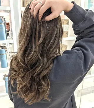 カラー モリオフロムロンドン所属・一井 智貴のヘアスタイル