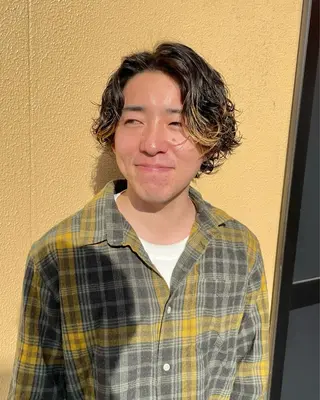 ミディアム パーマ メンズ grAt所属・森 真伊希のヘアスタイル