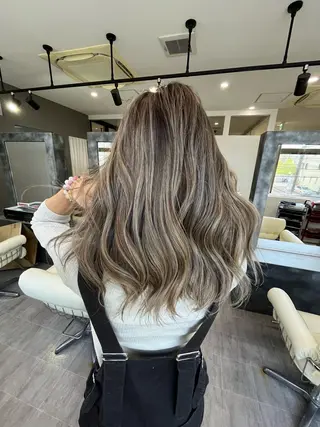 セミロング カラー Merlyosaka 早川未来のヘアスタイル