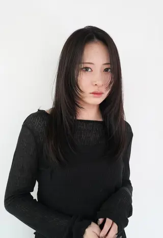 ミディアム カラー CEINE loqのヘアスタイル