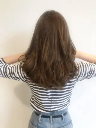 ロング カラー 足立 小百合のヘアスタイル