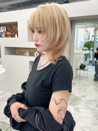 ミディアム ブリーチ/ベージュ 💕/momoaのヘアスタイル