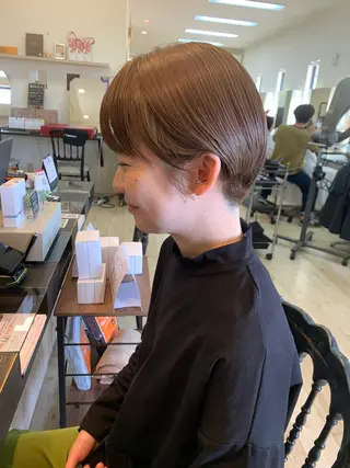 ショート カラー 荒島 由佳のヘアスタイル