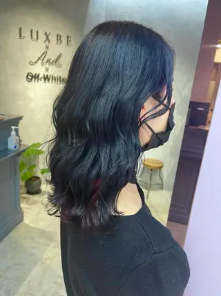 ミディアム カラー オフホワイトアンドなんば所属・福西 洋斗のヘアスタイル