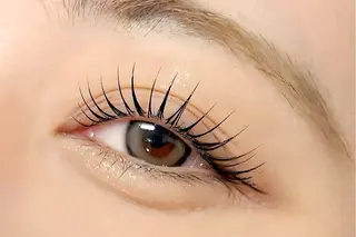 マツエク・マツパ ou's nail salon所属・小林 桜のネイルデザイン