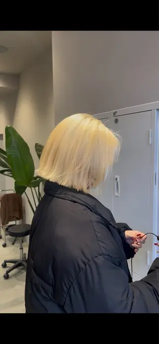 ショート カラー soi所属・ケアブリーチ/ツヤ髪 /ハイトーン/西村のヘアスタイル