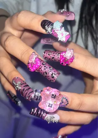 ネイル Mariris所属・ᗷᗩᑎSᗩ ᑎᗩIᒪ ՏᗩᒪOᑎのネイルデザイン