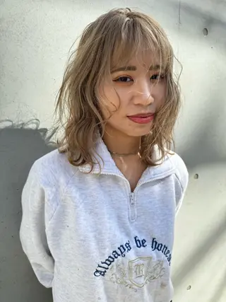 ミディアム カラー dao/ミルクティー /ブラウン/ブロンドのヘアスタイル