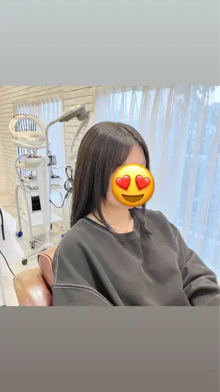 ミディアム アドラーブル はなみずき 小林のヘアスタイル