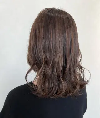 ミディアム ショート/白髪ぼかし 君和田若菜のヘアスタイル