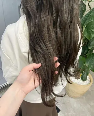 ロング ブリーチなしダブルカ ラー🩶manamiのヘアスタイル