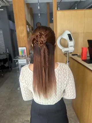 ミディアム miloc MOMOKAのヘアスタイル