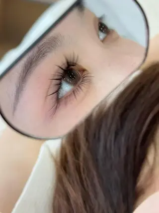 もも🍑LEDマツエ クボリュームラッシュのマツエク・マツパデザイン