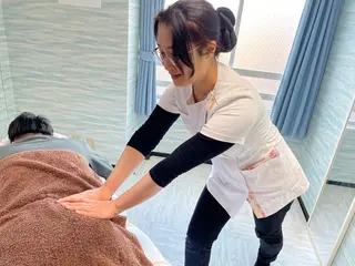 “メイクしたまま"即小顔【美针】mihari所属・小顔矯正マッサージ mihari　栄店のエステ・リラクイメージ