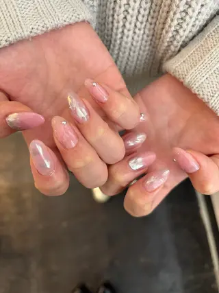 ネイル 岡田 彩花のネイルデザイン