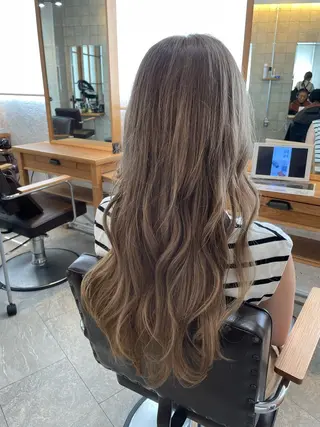 ロング 中山 凪沙のヘアスタイル