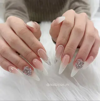 ネイル MARU Nail Salon所属・落合 明日美のネイルデザイン