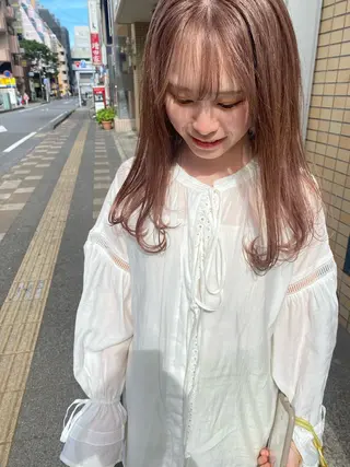 セミロング W所属・小林 朋花のヘアスタイル